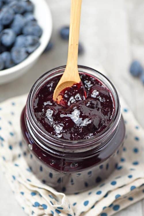 Celebrate all things blueberry! Get your blueberries here. Plus, link up at Home Matters with recipes, DIY, crafts, decor. #blueberries #HomeMattersParty www.domesticdeadline.com