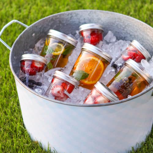 Fun ideas for your next old-fashioned or new-fangled summer picnic. Linkup @ Home Matters with recipes, DIY, decor. #SummerPicnics #Picnic #HomeMattersParty www.domesticdeadline.com