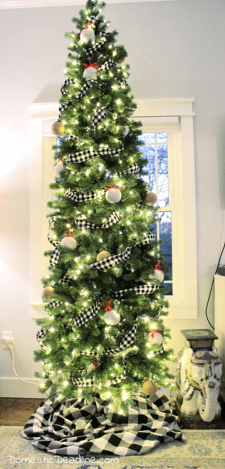 https://domesticdeadline.com/wp-content/uploads/2019/11/Farmhouse-Christmas-Tree-6-scaled.jpg