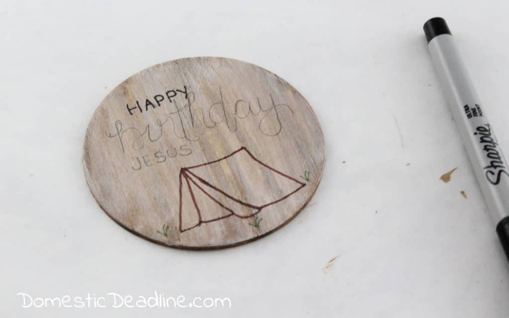 Learn how easy it is to make a custom rustic ornament celebrating your family traditions for the Christmas season. Family traditions are even more special at Christmas time. DomesticDeadline.com